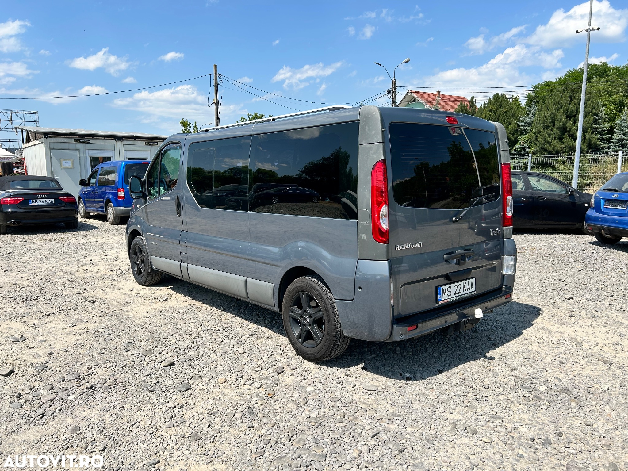 Renault Trafic 2.0 dCi 115 FAP Passenger Black Edition - 4