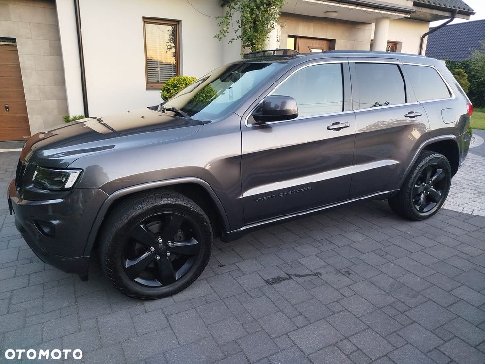 Jeep Grand Cherokee - 24