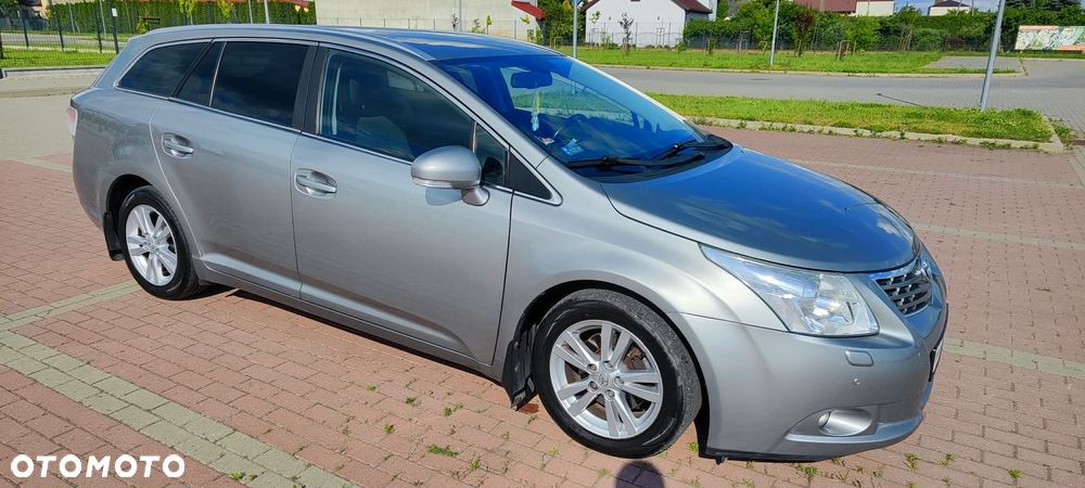 Toyota Avensis 2.0 D-4D - 23