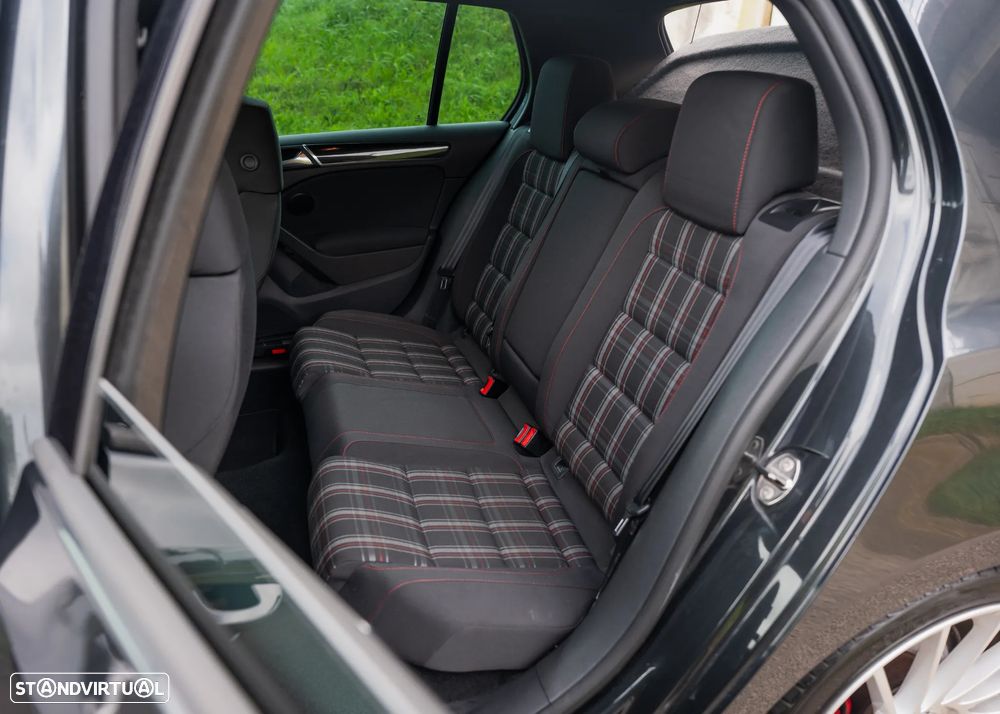 VW Golf 2.0 GTI DSG - 19