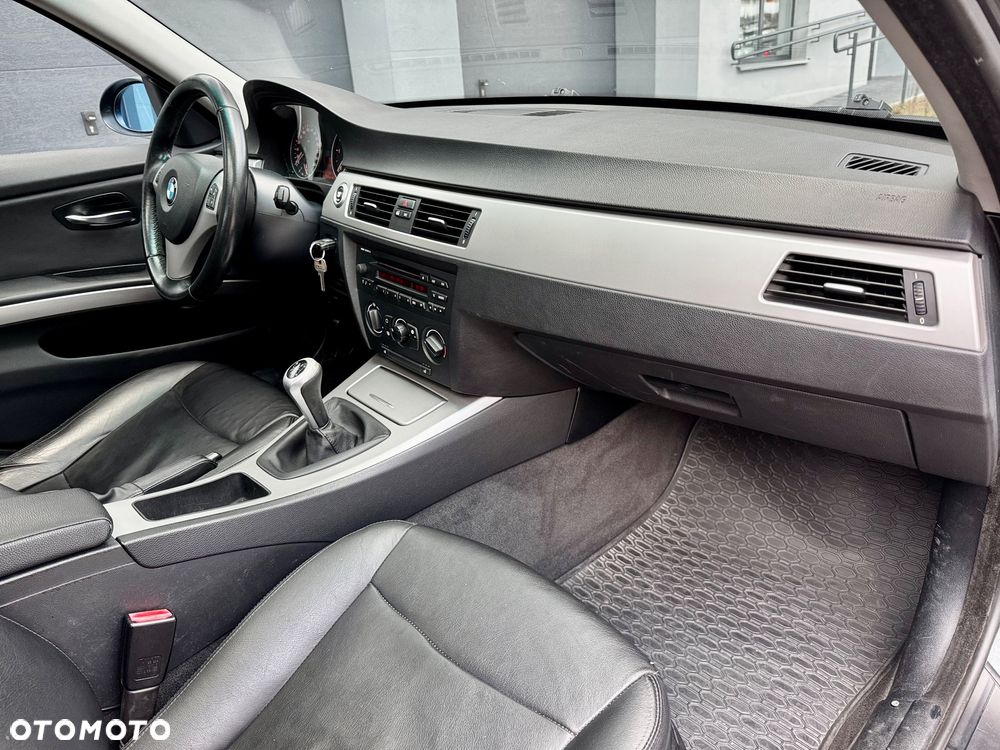 BMW Seria 3 318d - 17
