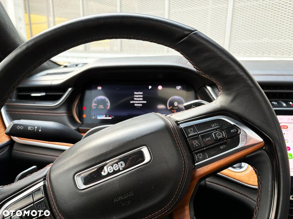 Jeep Grand Cherokee - 27