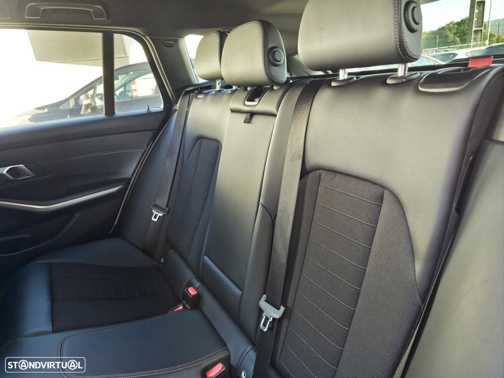 BMW 320 e Touring Line Sport Auto - 29