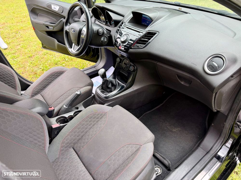 Ford Fiesta 1.5 TDCi STLine - 23