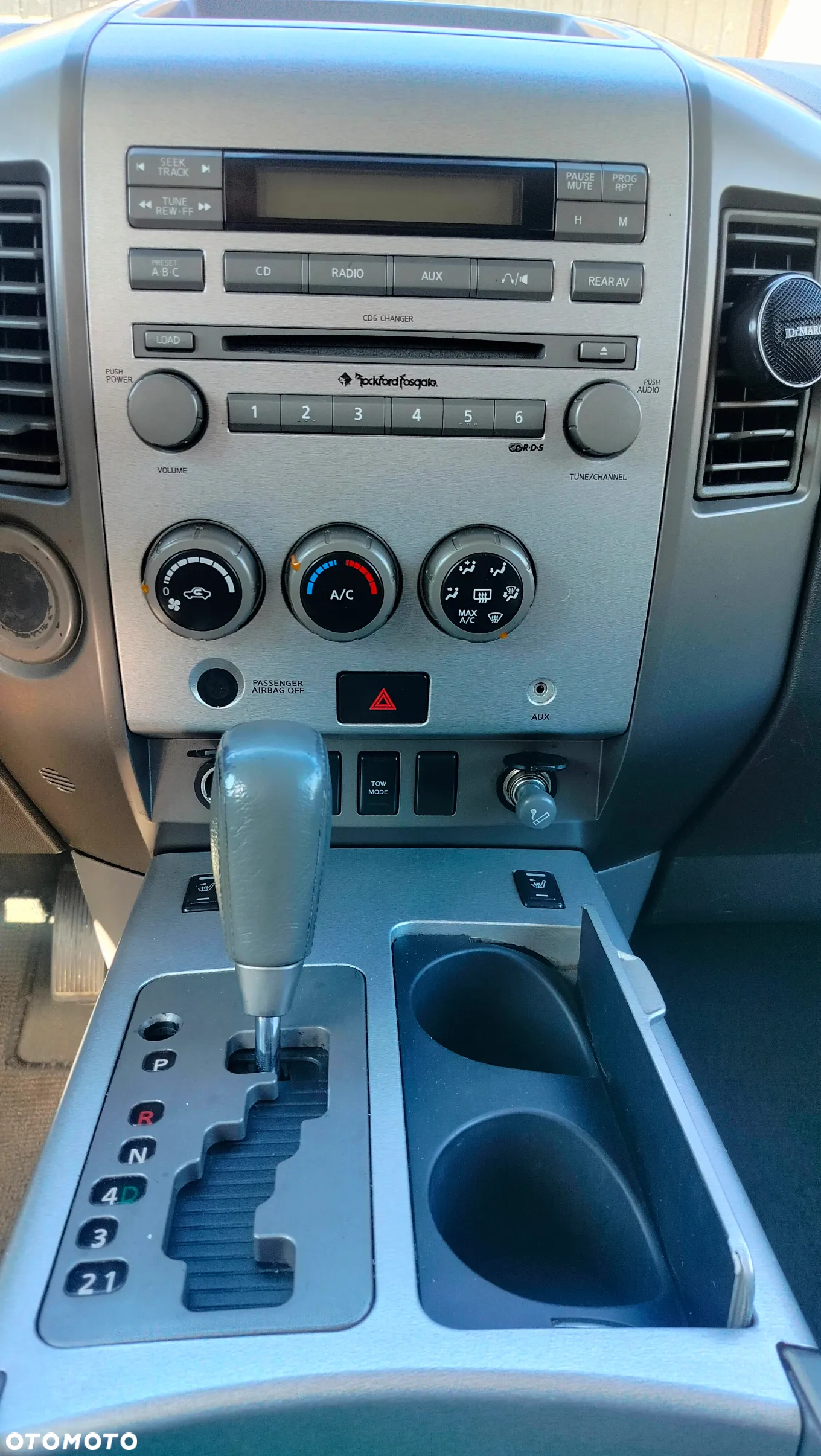 Nissan Titan 5.6 V8 LE Crew Cab - 33