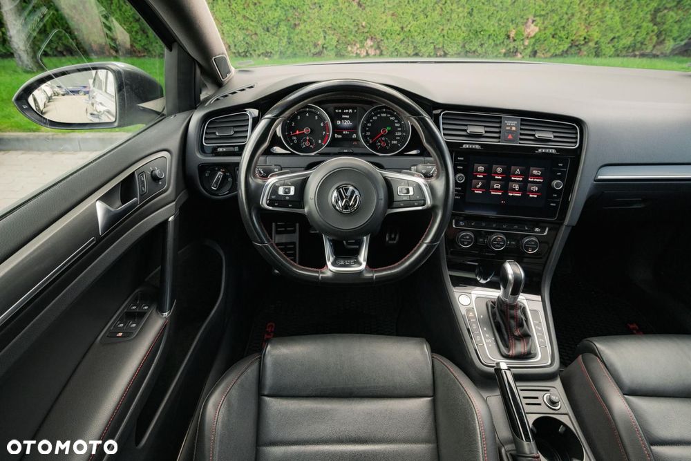 Volkswagen Golf - 12