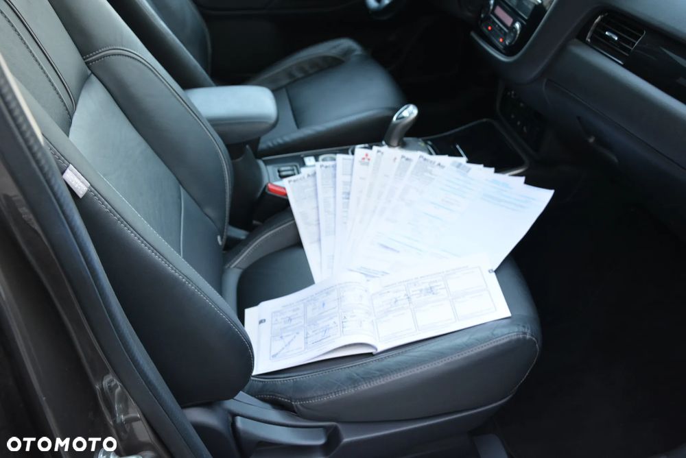 Mitsubishi Outlander 2.0 4WD Plug-In Hybrid - 8