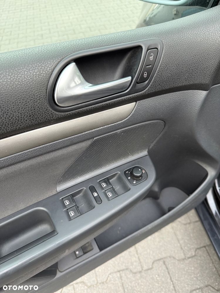 Volkswagen Golf V 1.9 TDI Comfortline - 34