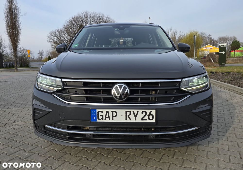 Volkswagen Tiguan - 2
