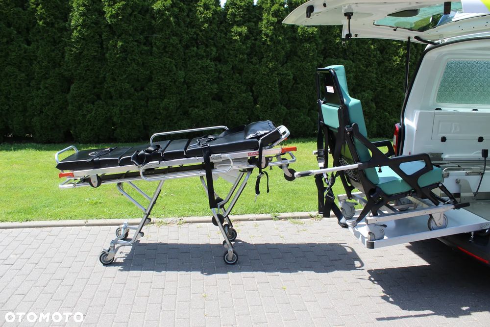 Volkswagen T5  AMBULANS KARETKA - 16