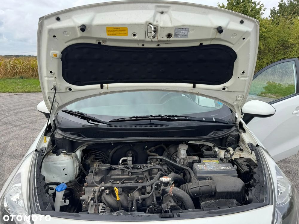 Kia Rio - 32