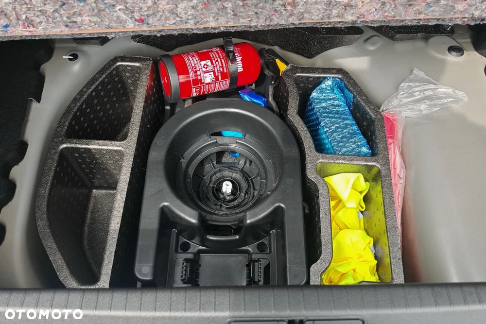 Peugeot 208 PureTech 100 EAT8 Allure - 13