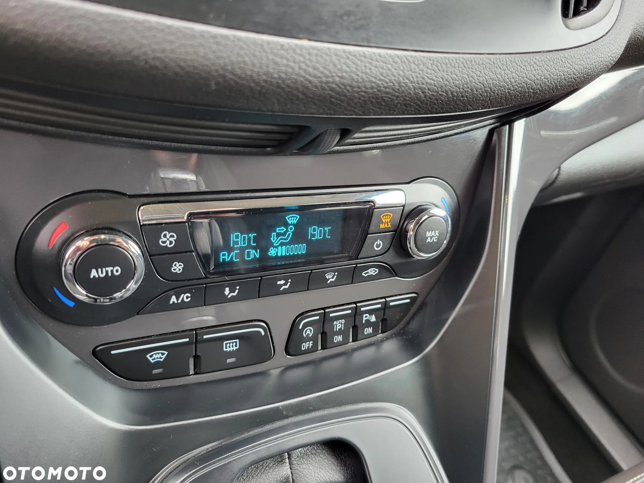 Ford Kuga 1.5 EcoBoost 4x4 Titanium - 30