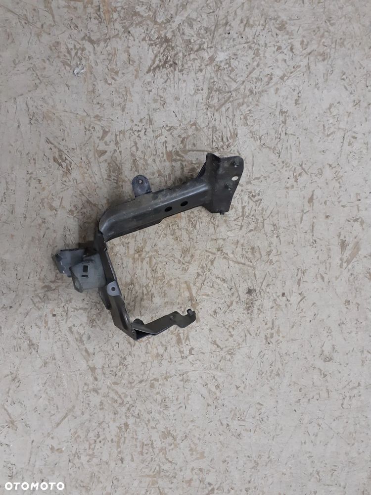 UCHWYT MOCOWANIE BŁOTNIKA LEWE SEAT ATECA 575821167B