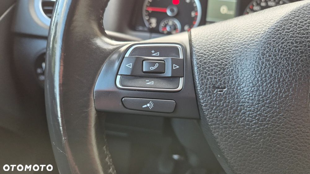 Volkswagen Tiguan 2.0 TDI DPF BlueMotion Technology Sport & Style - 16
