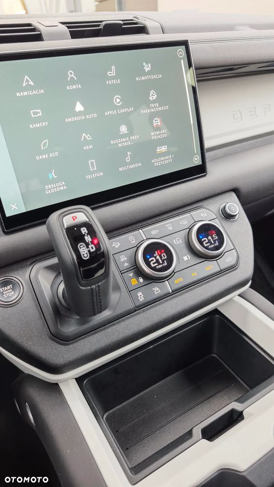 Land Rover Defender - 21