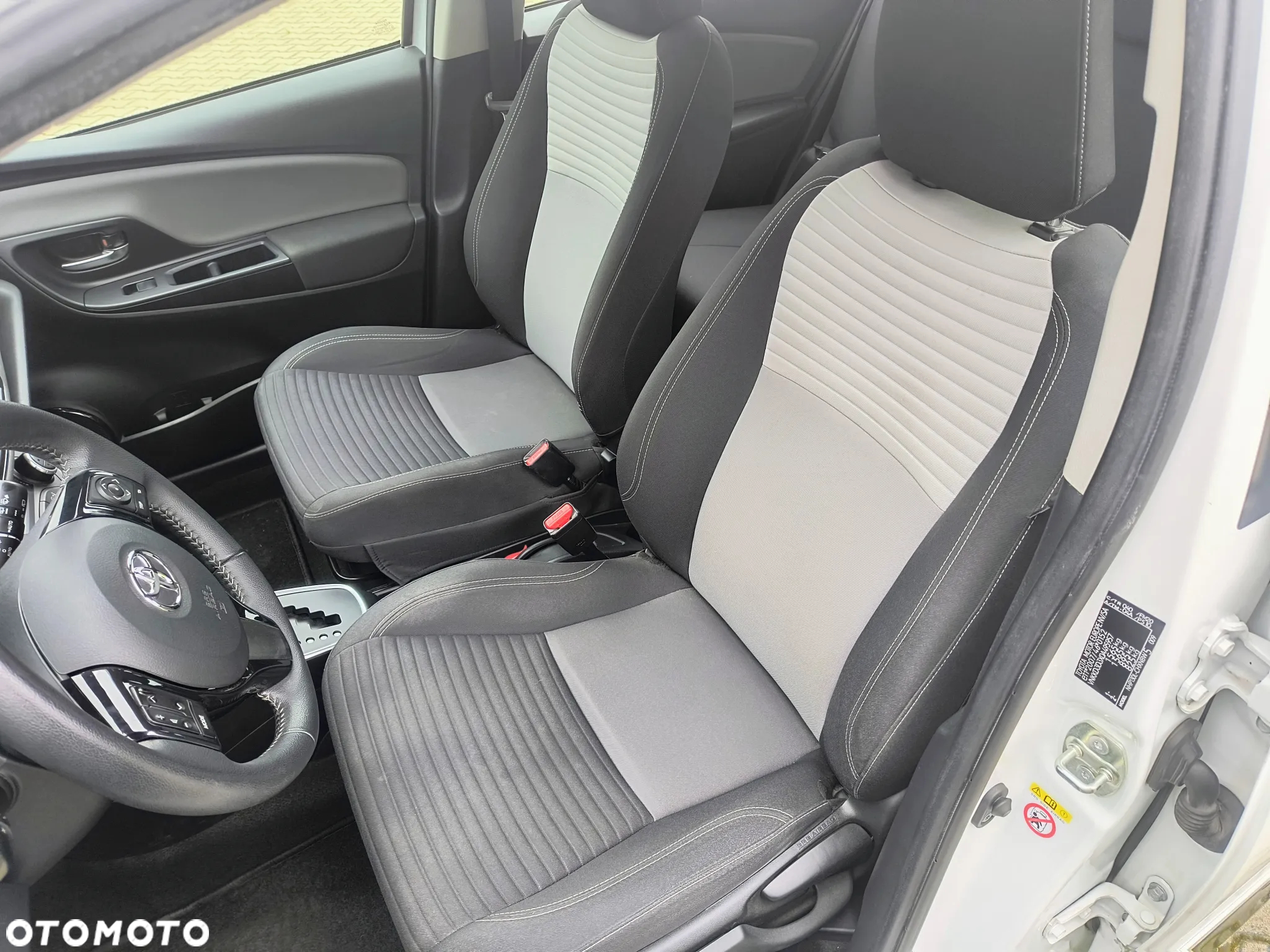 Toyota Yaris Hybrid 1.5 VVT-i Comfort - 14