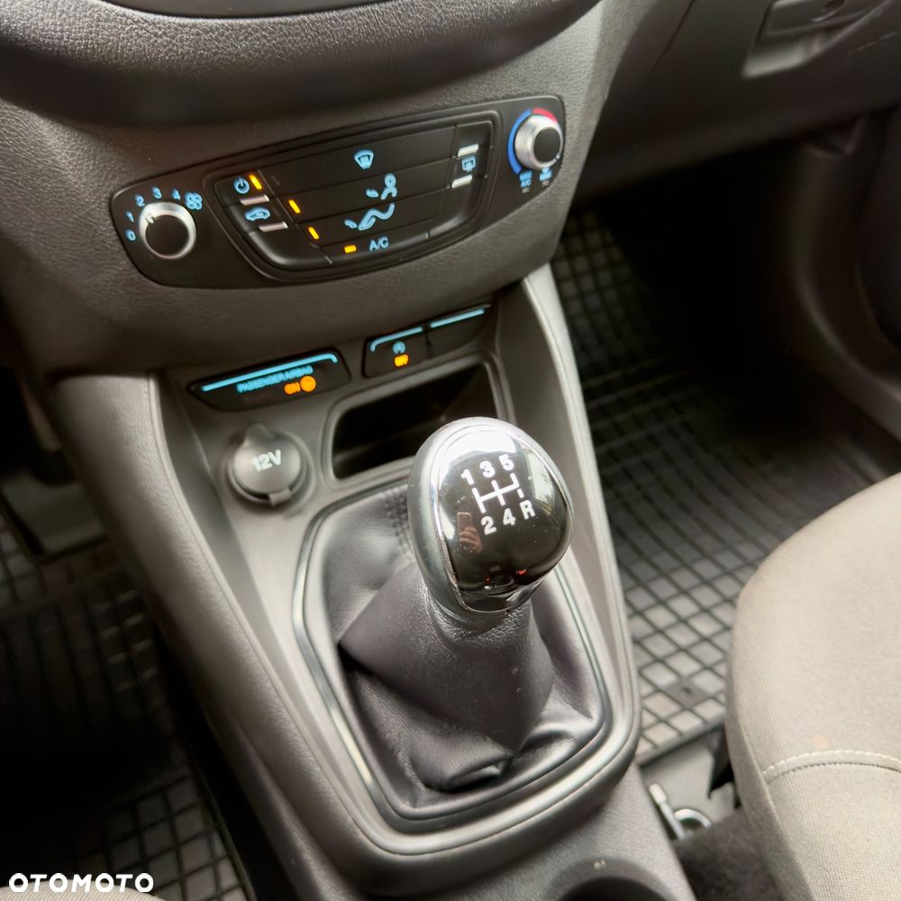 Ford Transit Courier - 10