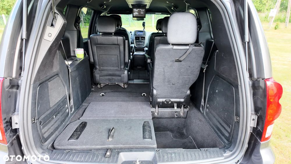 Dodge Grand Caravan - 32