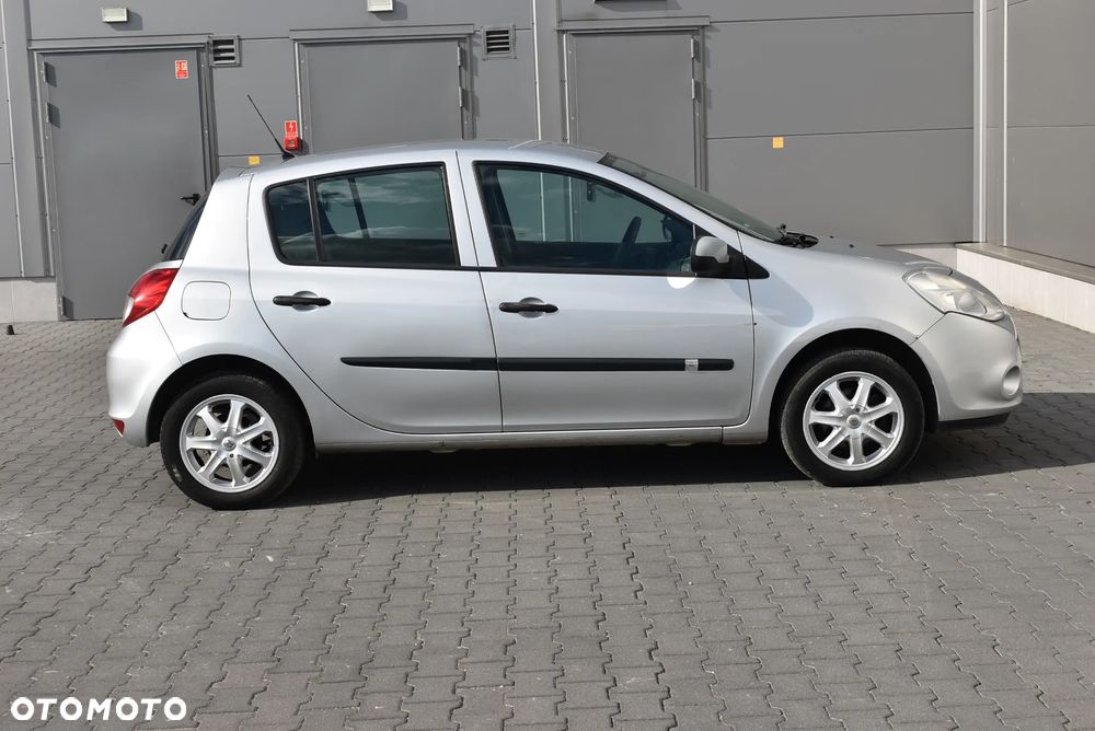 Renault Clio - 17