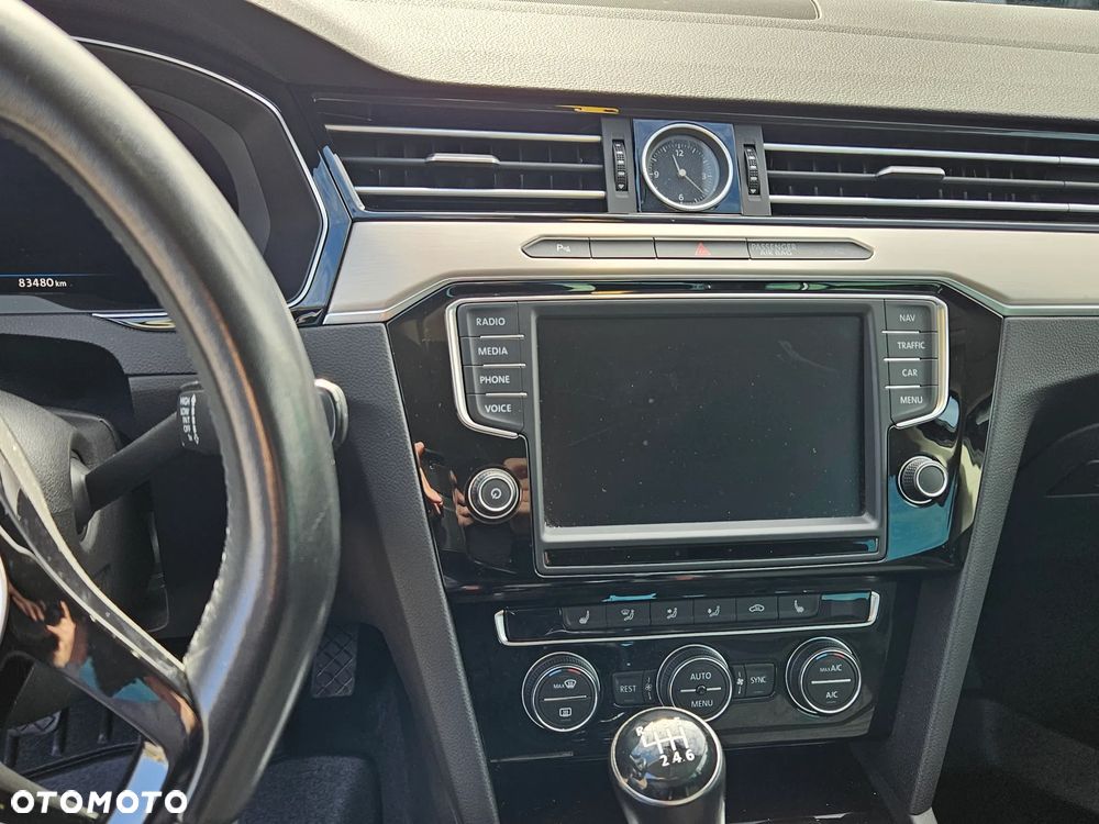 Volkswagen Passat - 13