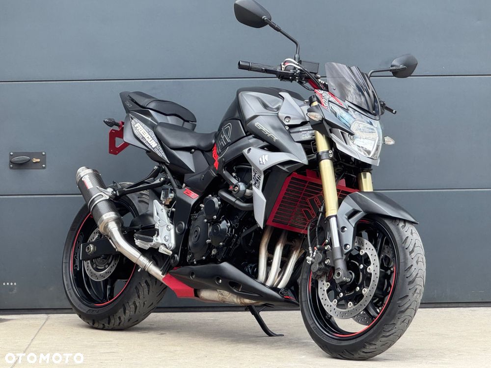 Suzuki GSR - 1
