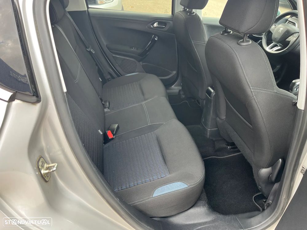 Peugeot 208 1.4 HDi Allure - 13