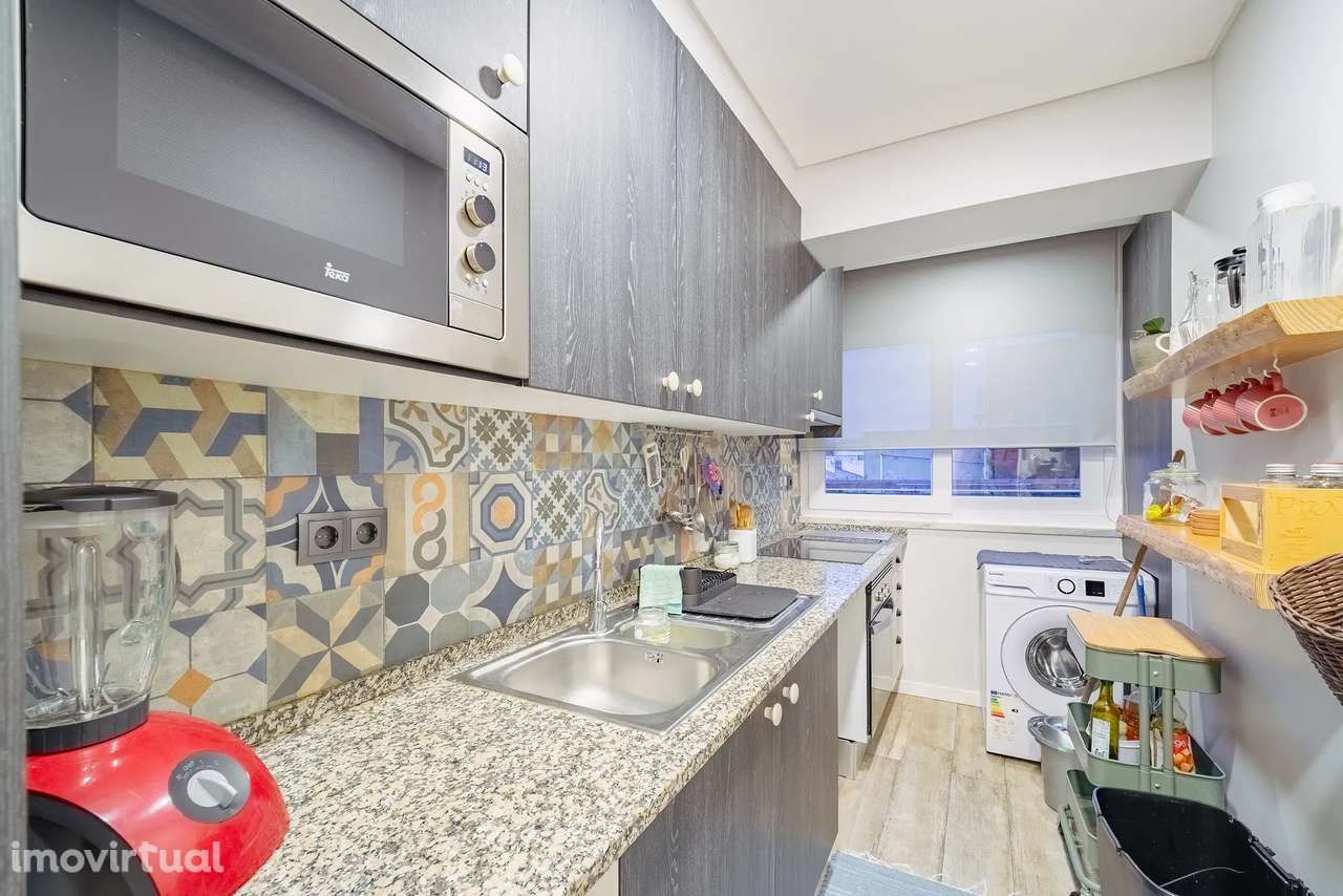 Apartamento T3 remodelado e mobilado para arrendamento no Feijó - Grande imagem: 3/36