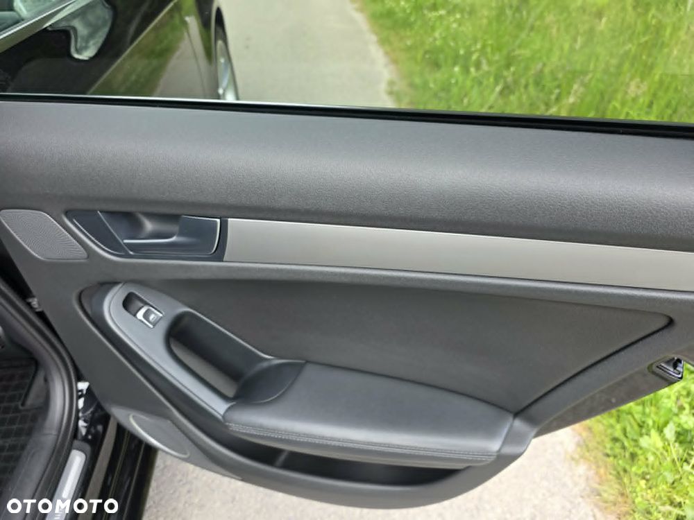 Audi A4 Avant 2.0 TDI Quattro Line - 25