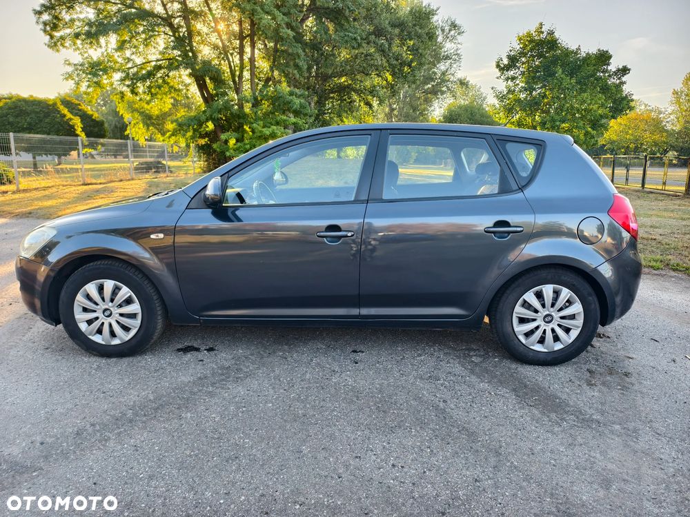 Kia Ceed - 10