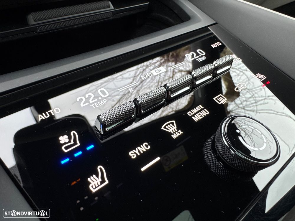 Porsche Macan Electric 4 - 35