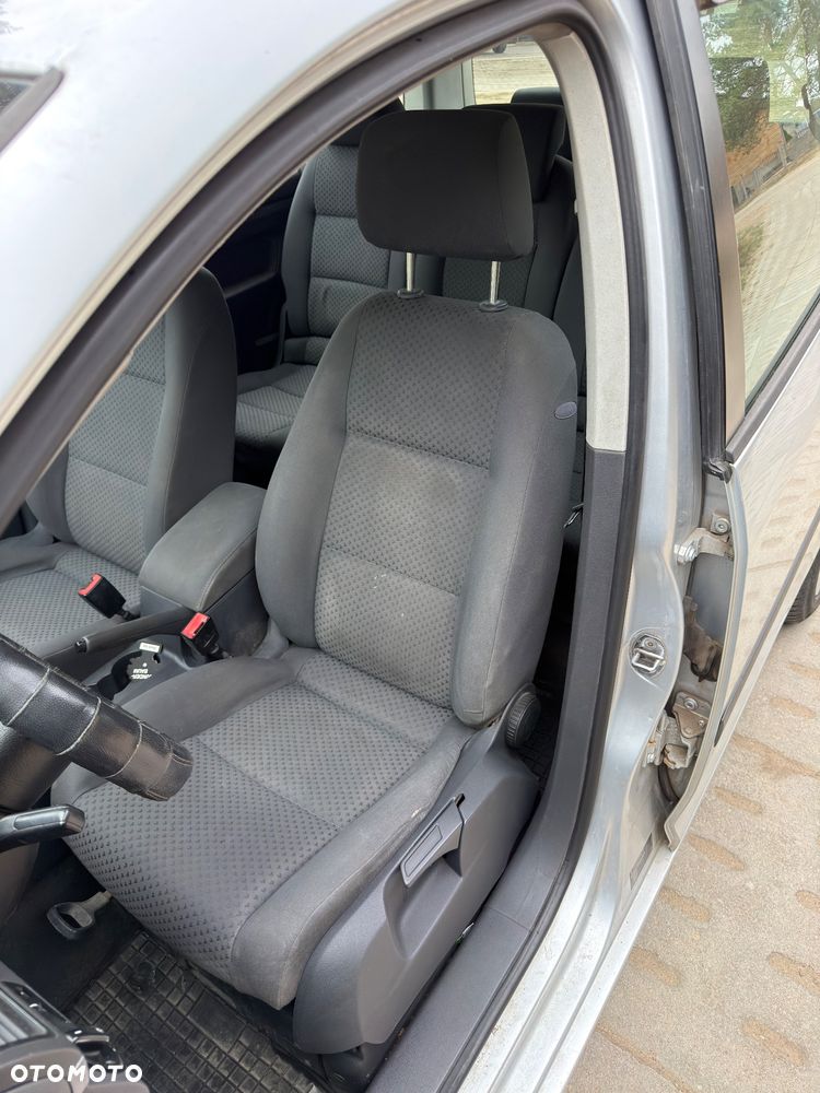 Volkswagen Touran - 11