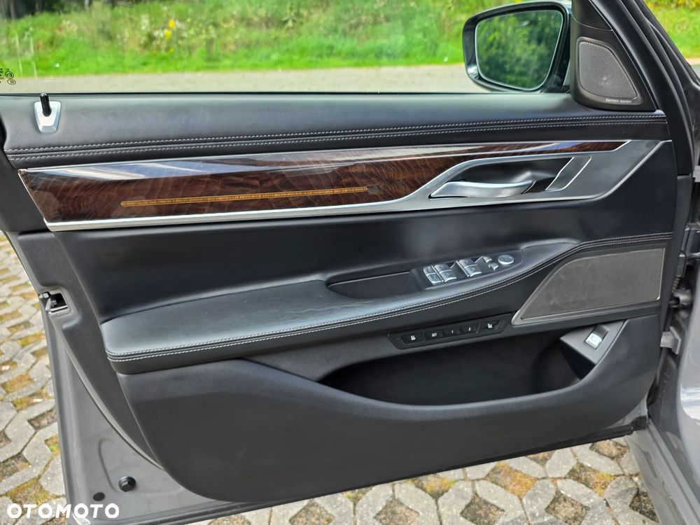 BMW Seria 7 - 18