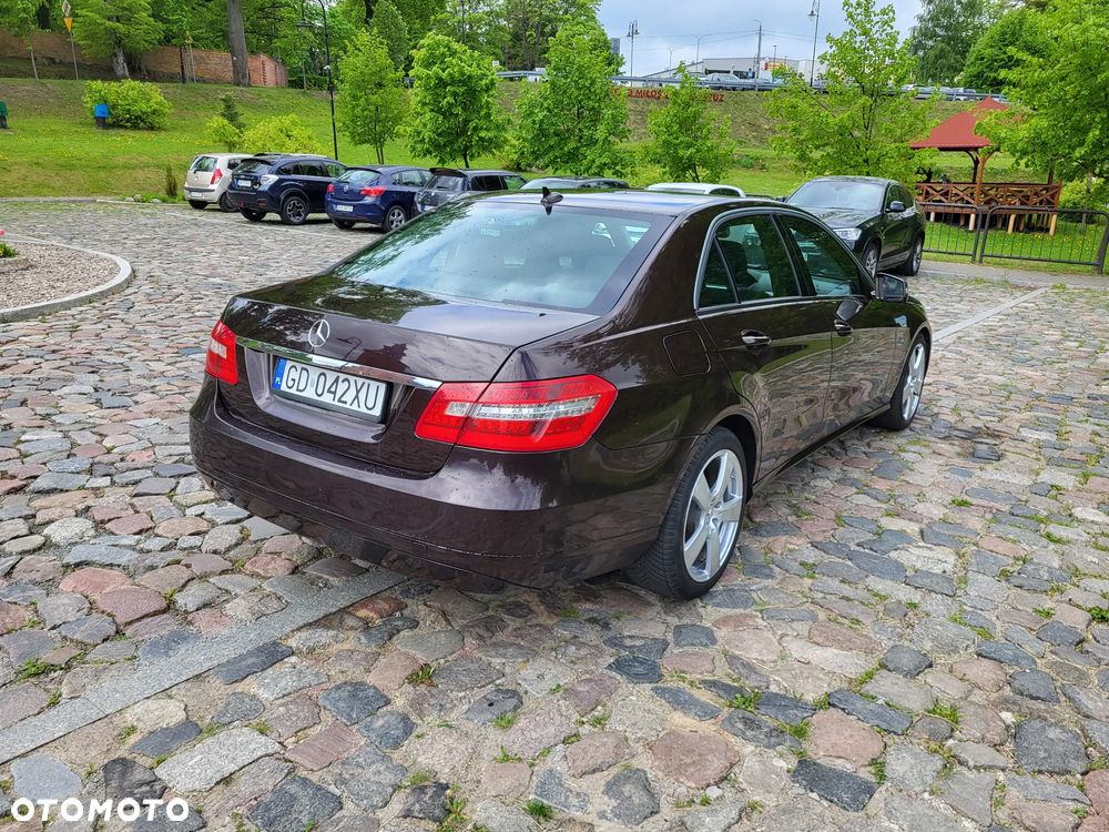 Mercedes-Benz Klasa E 220 CDI DPF BlueEFFICIENCY Automatik Elegance - 2