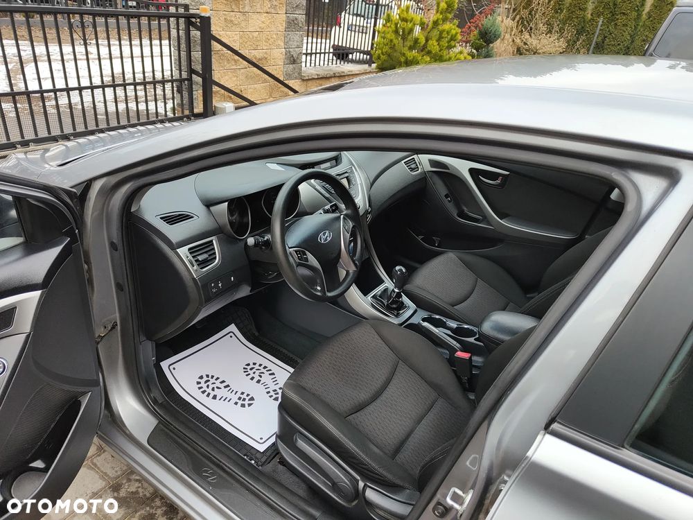 Hyundai Elantra 1.6 Comfort - 21