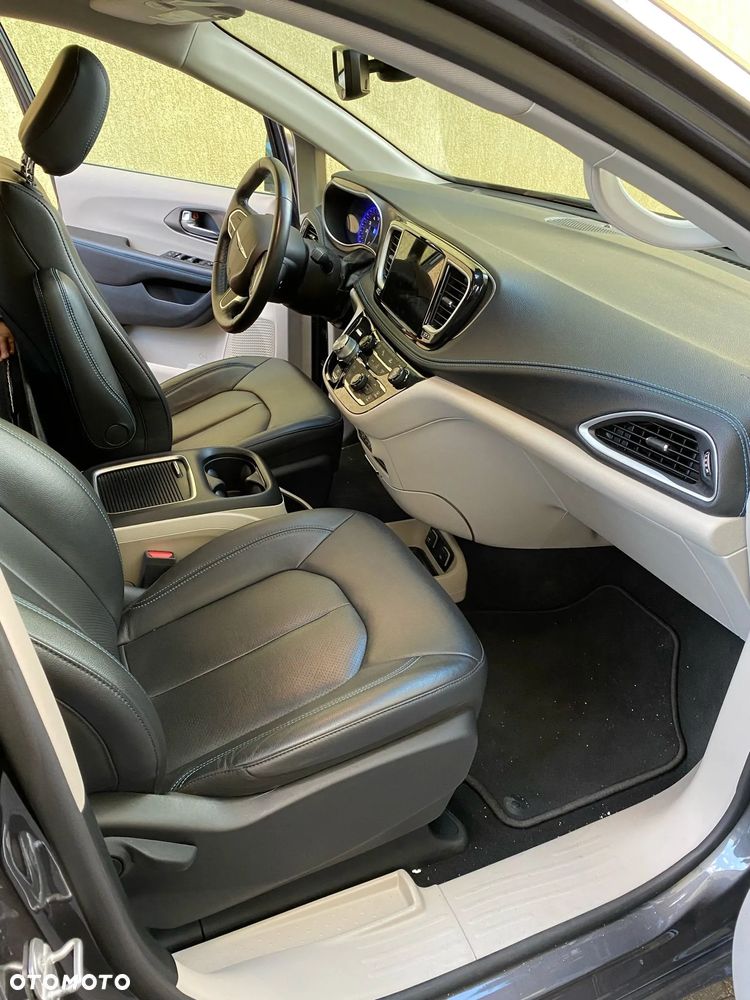 Chrysler Pacifica - 3