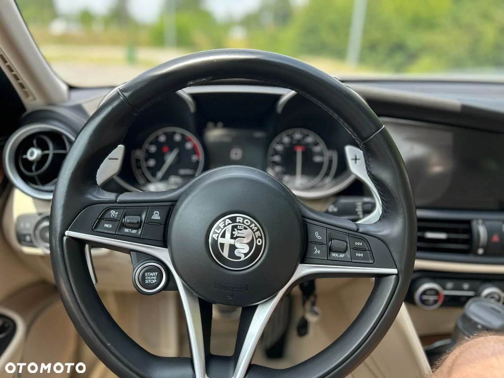 Alfa Romeo Giulia 2.0 Turbo 16V AT8-Q4 Ti - 9
