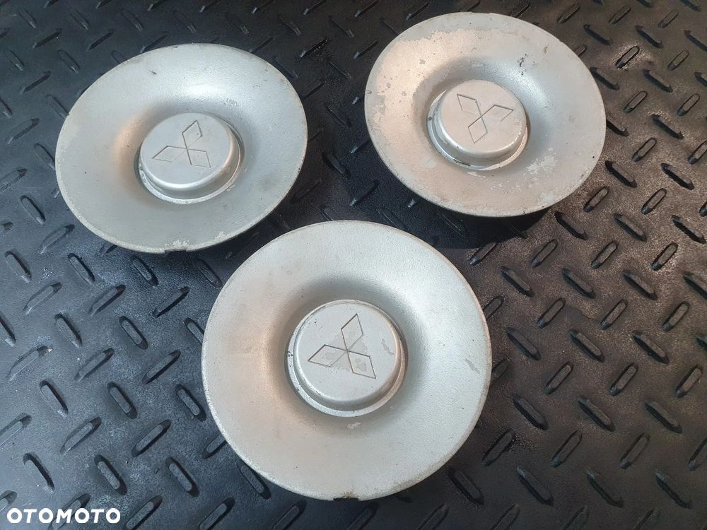 Dekielek Mitsubishi 155 mm Mitsubishi MB891190 POSIADAM 3 SZT - 1