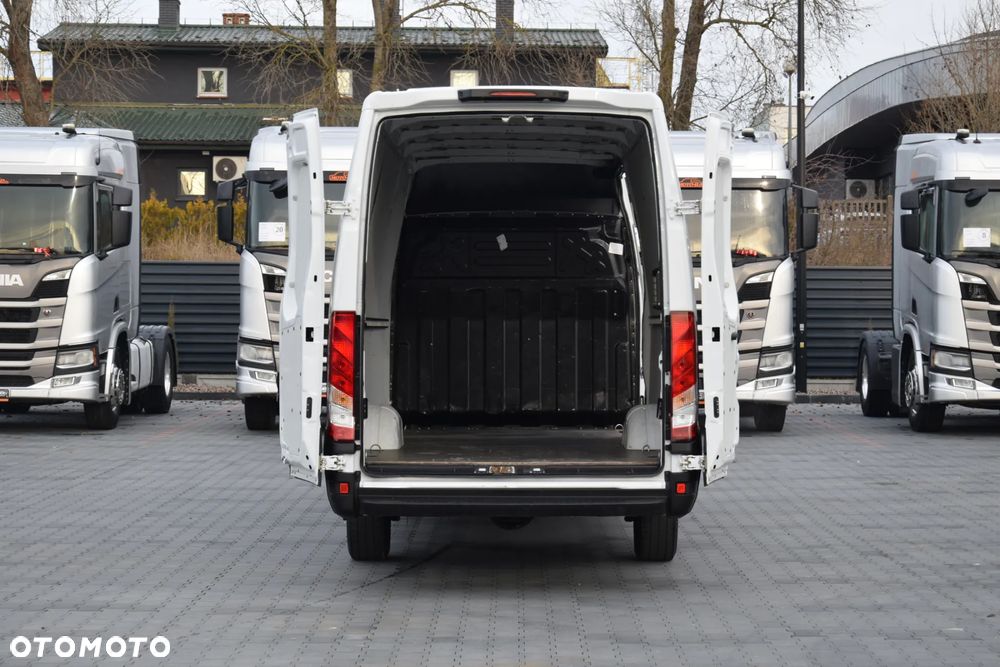 Iveco DAILY MAXI 35S14 / 2.3 - 140 KM / AUTOMAT HI-MATIC / NOWY MODEL / 3 OSOBY / DOSTAWCZE / BLASZAK / KAMERA COFANIA / TEMPOMAT / KLIMA / 2022 / SERWISOWANY / SPROWADZONY Z NIEMIEC - 19