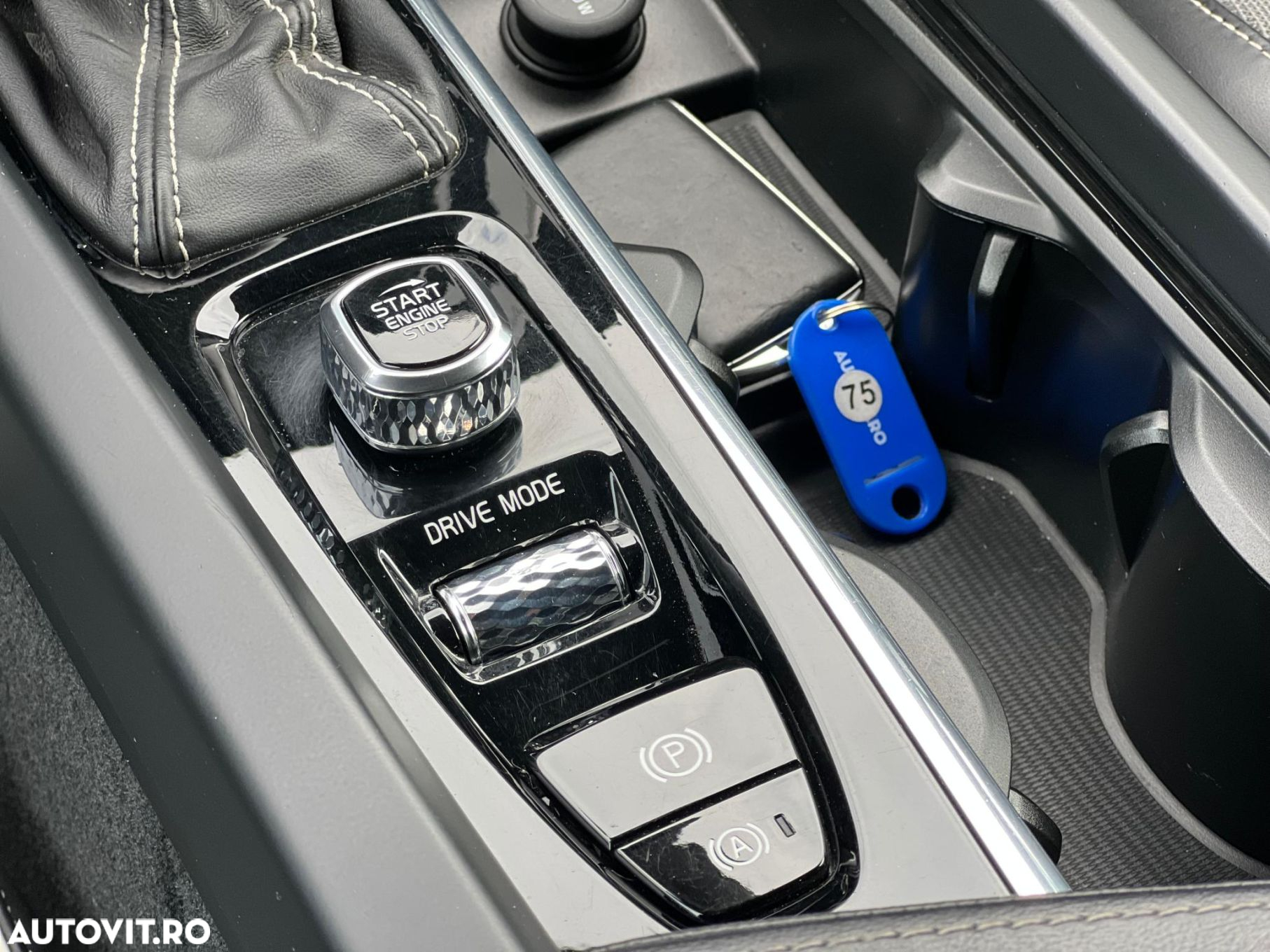 Volvo XC 60 D4 AWD R-Design - 19