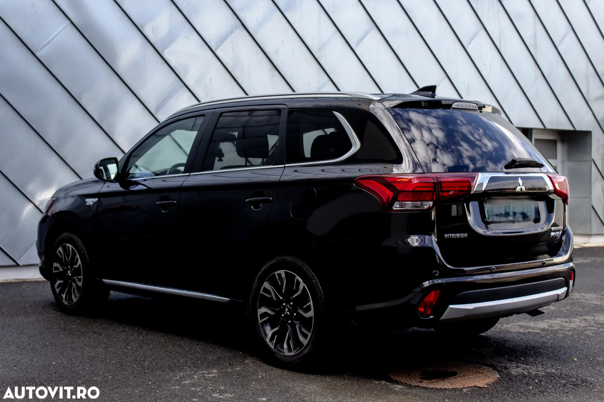 Mitsubishi Outlander 2.0 4WD Plug-In Hybrid Top - 5