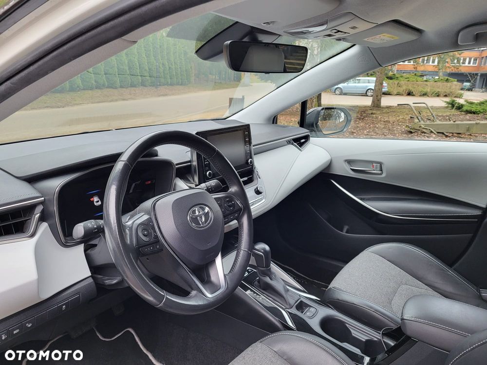 Toyota Corolla 1.8 Hybrid Team Deutschland - 11