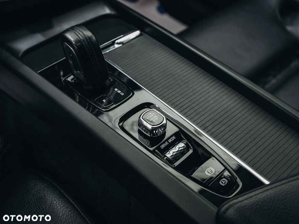 Volvo XC 60 B4 D Geartronic Momentum - 19