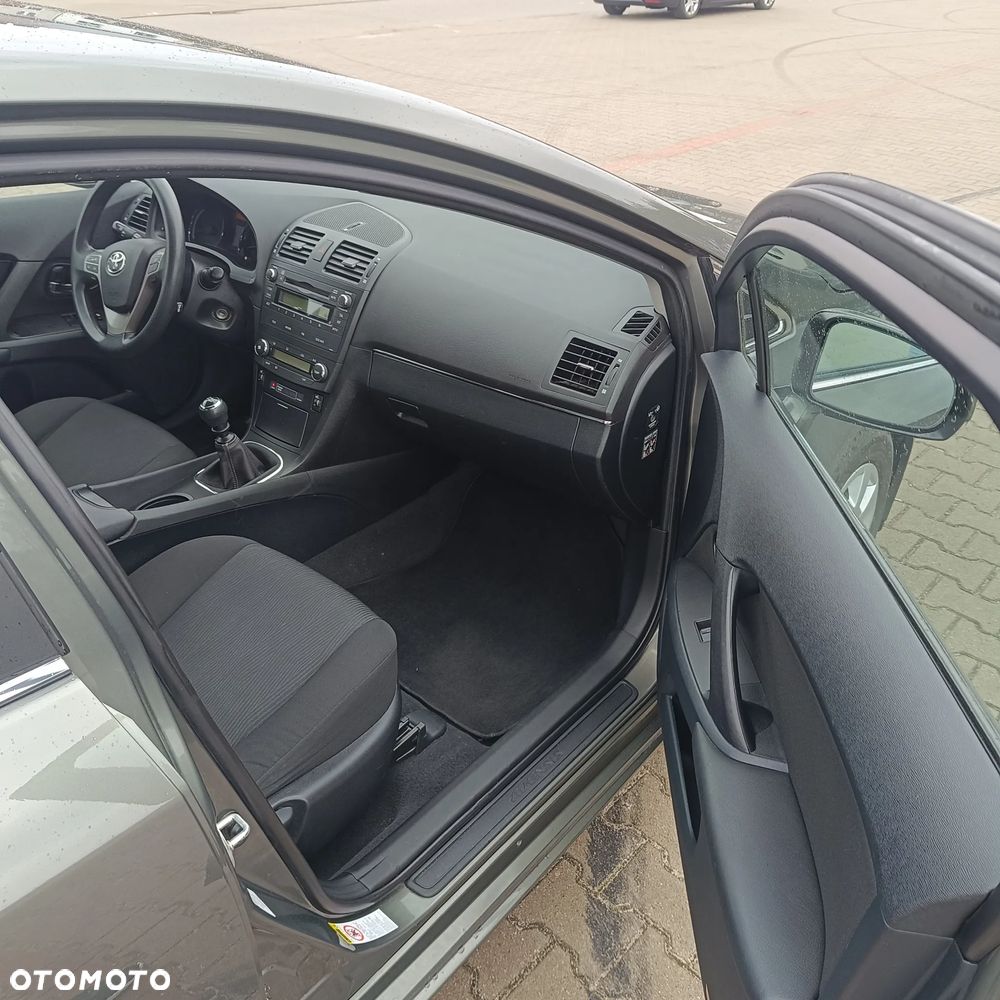 Toyota Avensis 1.6 Active - 13