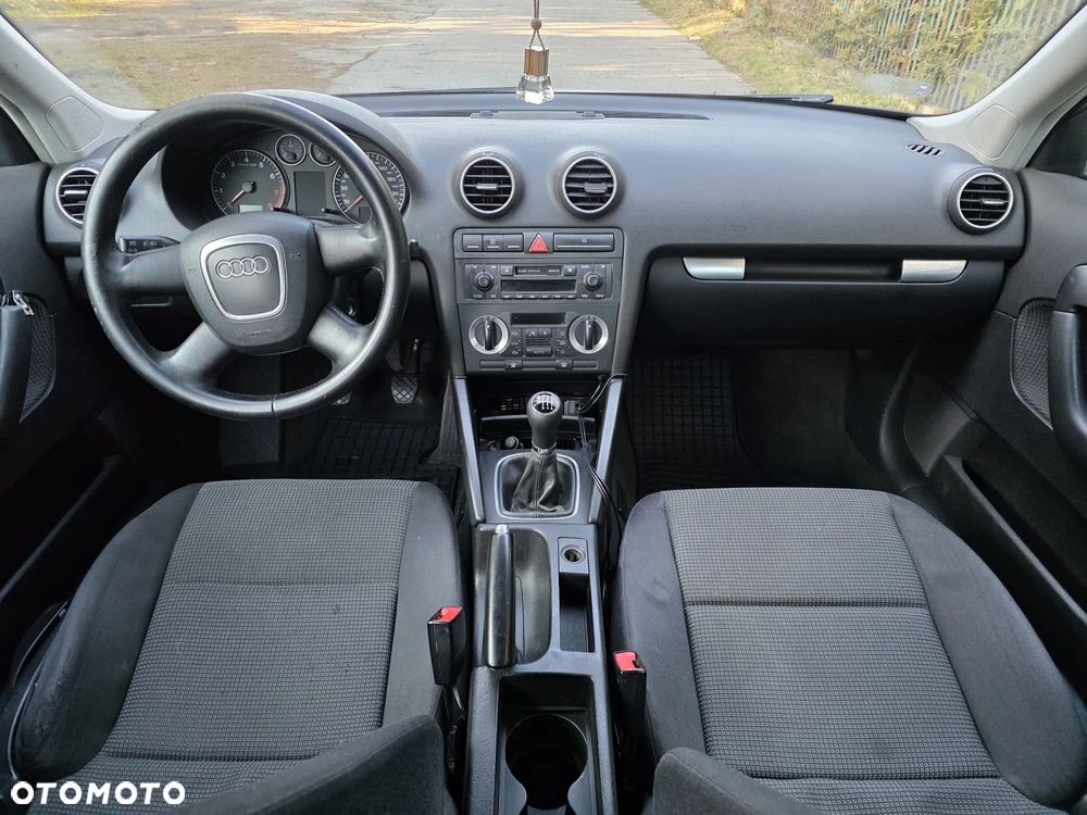 Audi A3 Sportback 2.0 FSI Ambiente - 11