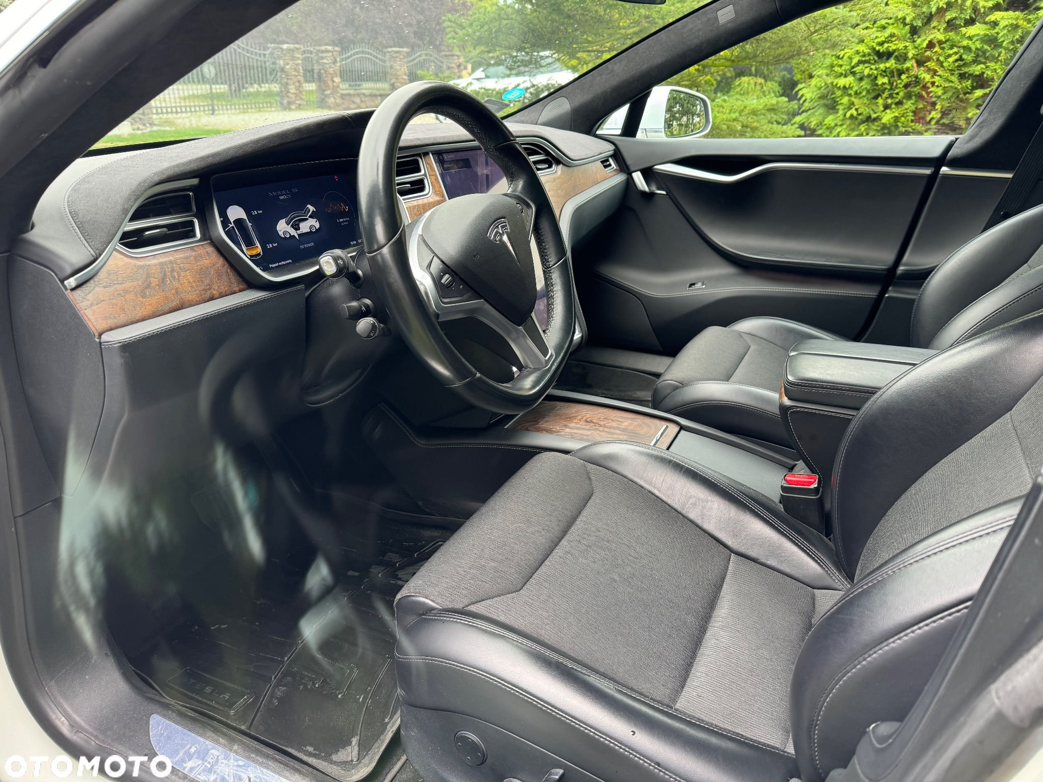 Tesla Model S - 10