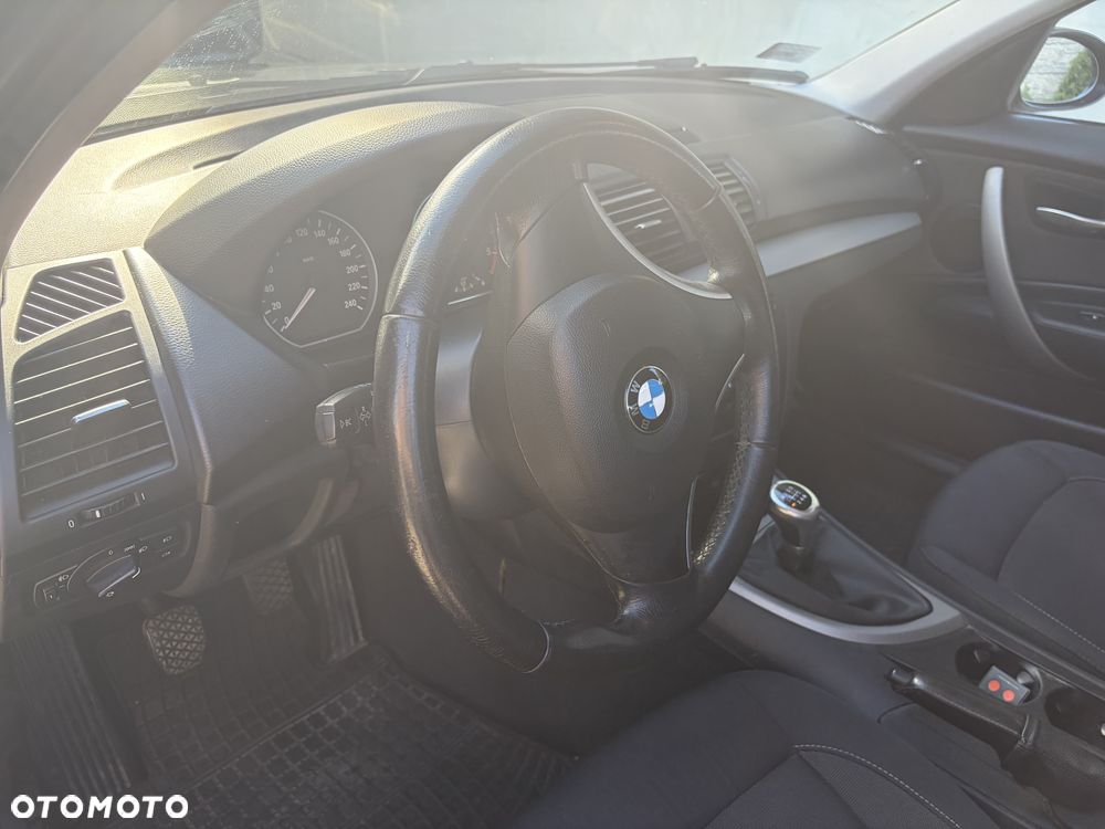 BMW Seria 1 118d DPF - 12