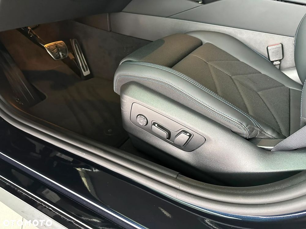 BMW Seria 5 540d xDrive mHEV - 17