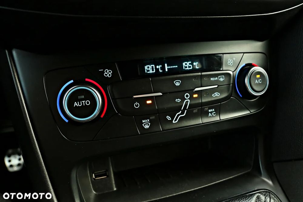 Ford Focus 1.0 EcoBoost Start-Stopp-System ST-LINE X - 27