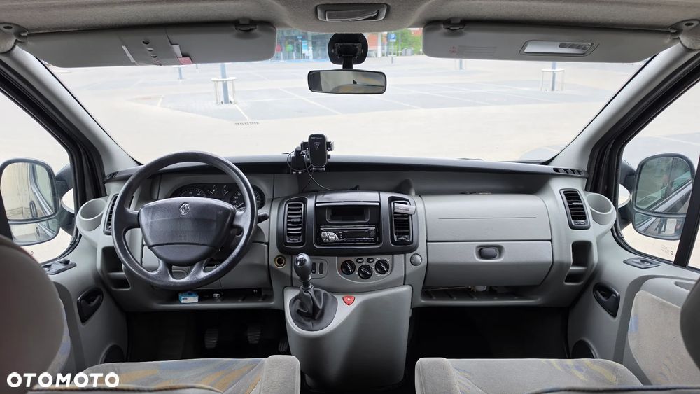 Renault Trafic Passenger - 11